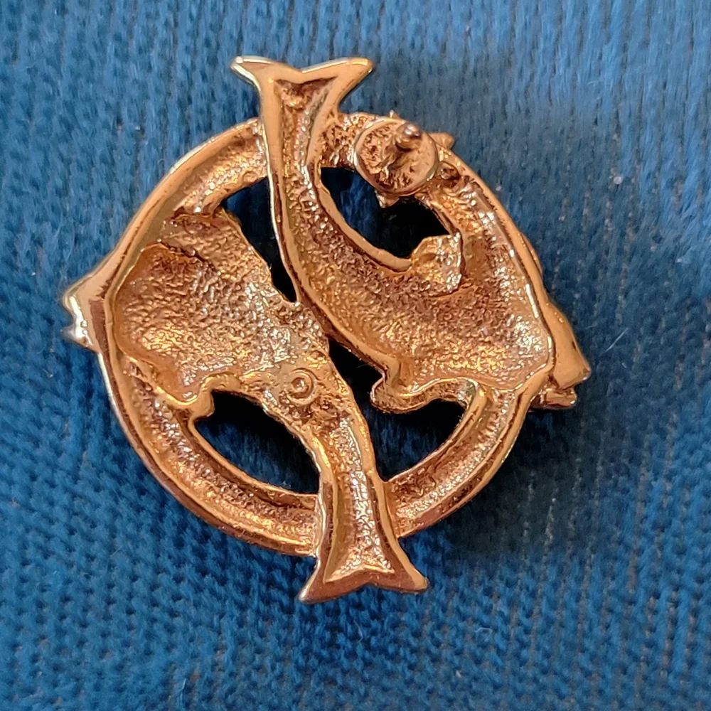 Vintage (?) Pisces Tie Tack ~ Lapel Pin ~ Unisex ~ 2 Fish ~ Gold Tone ~ FINAL!